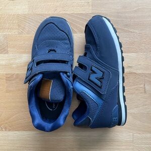 NEW BALANCE KIDS 574 Core Hook & Loop Sneaker/ GOOD CONDITION/ US 10/ NAVY BLUE